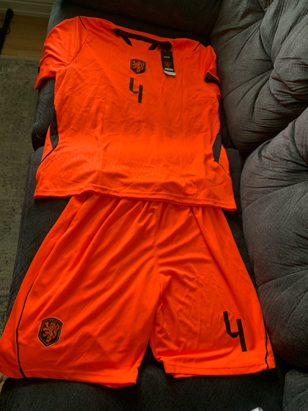 Netherlands Virgil Van Dijk #4 Soccer Jersey & Shorts Set - Men's Size 2XL